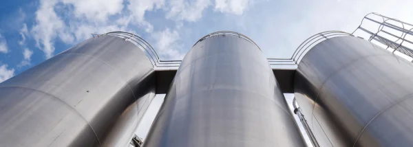 Système de stockage en silos pour poudres et solides en vrac